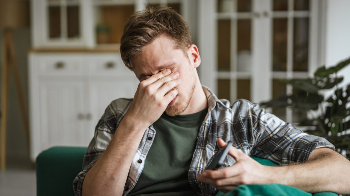 5 Phone Screen Settings You Should Change To Keep Your Eyes Healthy