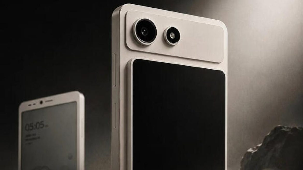 I’m a Big E Ink Fan, So This New Detachable-Screen Phone From Hisense Intrigues Me