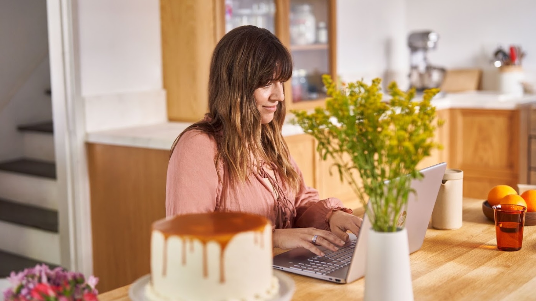 Person at a PC looking happy, wearning headphones
