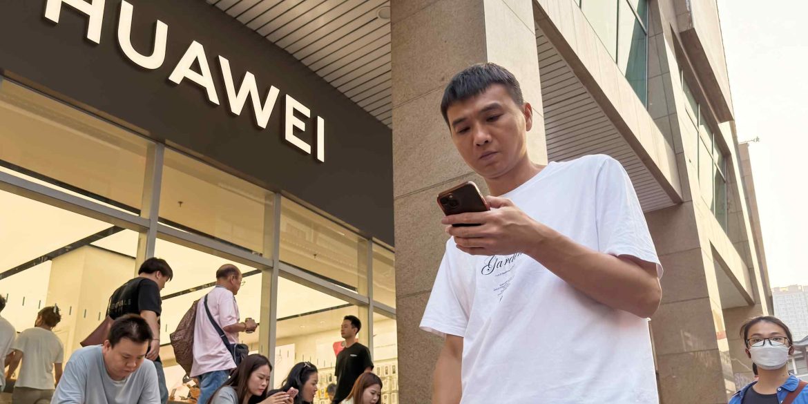 Huawei aims for 20% smartphone growth despite memory crunch: sources