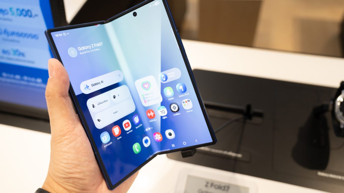 4 Common Foldable Phone Problems Owners Complain About